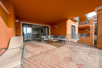 2 Bedroom Middle Floor Apartment in La Quinta - Image 5