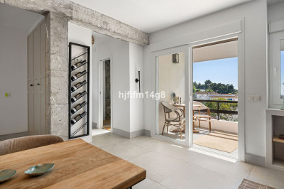 2 Bedroom Middle Floor Apartment in La Campana - Image 2