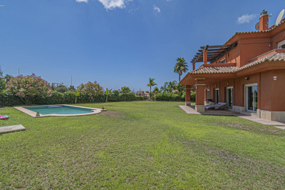 5 Bedroom Detached Villa in Marbella - Image 2