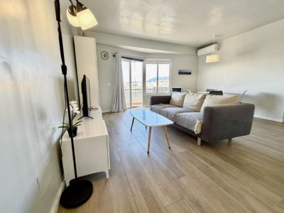 2 Bedroom Middle Floor Apartment in Marbella - Image 1