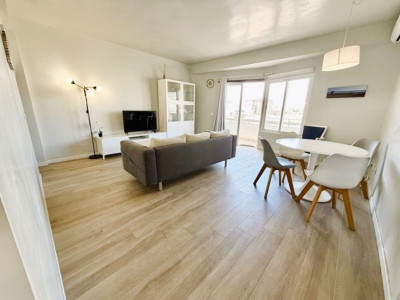 2 Bedroom Middle Floor Apartment in Marbella - Image 2