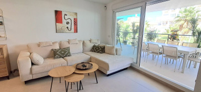 2 Bedroom Middle Floor Apartment in Manilva - Image 4
