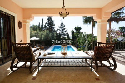 5 Bedroom Detached Villa in Nueva Andalucía - Image 2