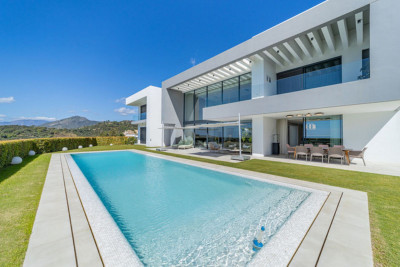 5 Bedroom Detached Villa in Los Arqueros - Image 1