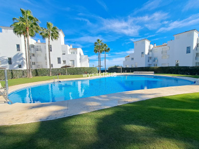 2 Bedroom Middle Floor Apartment in La Duquesa - Image 1