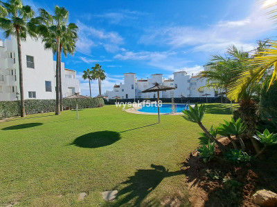 2 Bedroom Middle Floor Apartment in La Duquesa - Image 2