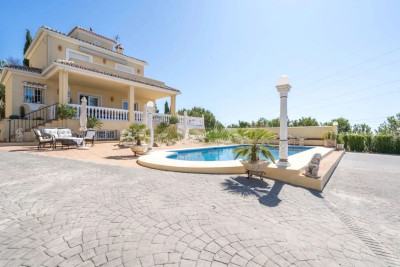 6 Bedroom Detached Villa in Estepona