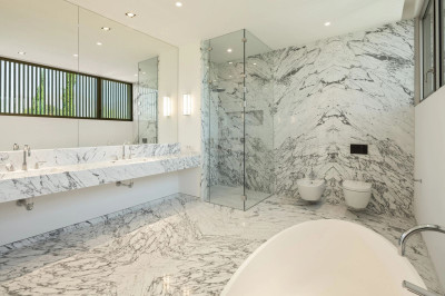 5 Bedroom Detached Villa in Casares - Image 4