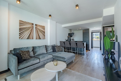 2 Bedroom Middle Floor Apartment in Mijas Costa - Image 2
