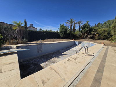 6 Bedroom Detached Villa in Marbella - Image 2