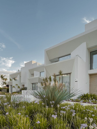 4 Bedroom Semi-Detached House in Nueva Andalucía - Image 5