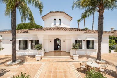 7 Bedroom Detached Villa in Nueva Andalucía - Image 1