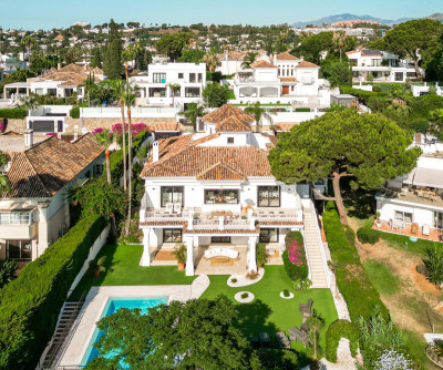 7 Bedroom Detached Villa in Nueva Andalucía - Image 4