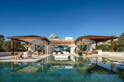6 Bedroom Detached Villa in Nueva Andalucía - Image 1