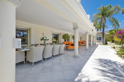6 Bedroom Detached Villa in Nueva Andalucía - Image 3