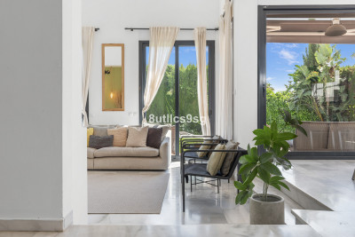 6 Bedroom Detached Villa in Nueva Andalucía - Image 5