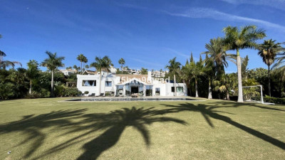 5 Bedroom Detached Villa in Benahavís - Image 2
