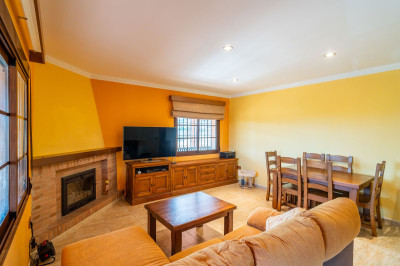 5 Bedroom Detached Villa in Mijas - Image 1