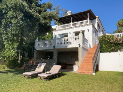 5 Bedroom Detached Villa in Elviria - Image 1