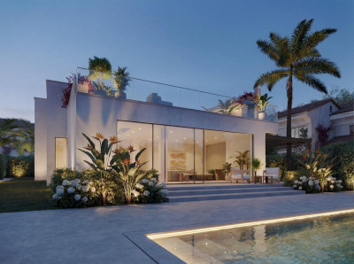 4 Bedroom Detached Villa in Guadalmina Alta - Image 1