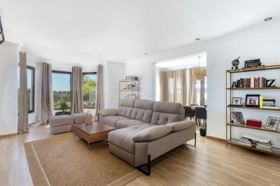 6 Bedroom Detached Villa in Estepona - Image 5