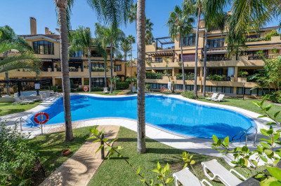 2 Bedroom Ground Floor Apartment in Puerto Banús - Image 2