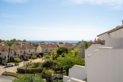 3 Bedroom Townhouse in El Paraiso - Image 1