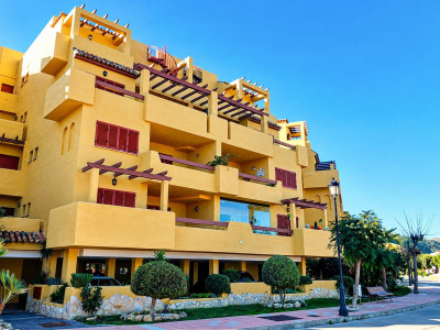2 Bedroom Middle Floor Apartment in La Duquesa