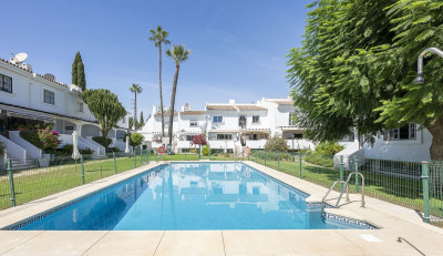 4 Bedroom Semi-Detached House in Nueva Andalucía - Image 1