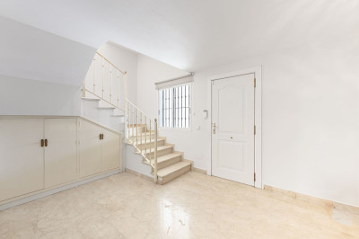 4 Bedroom Semi-Detached House in Nueva Andalucía - Image 3