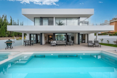 5 Bedroom Detached Villa in San Pedro de Alcántara - Image 1