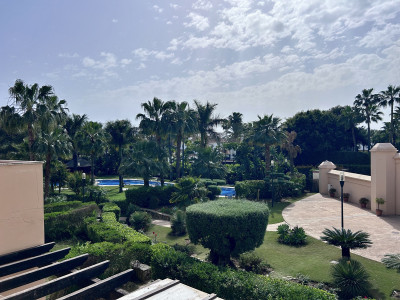 2 Bedroom Middle Floor Apartment in Puerto Banús - Image 1