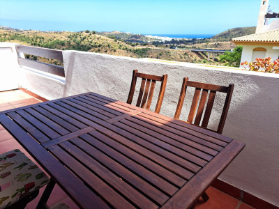 2 Bedroom Middle Floor Apartment in La Cala de Mijas - Image 2