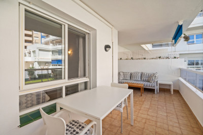 1 Bedroom Middle Floor Apartment in Estepona - Image 5