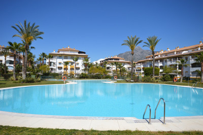 2 Bedroom Middle Floor Apartment in Nueva Andalucía