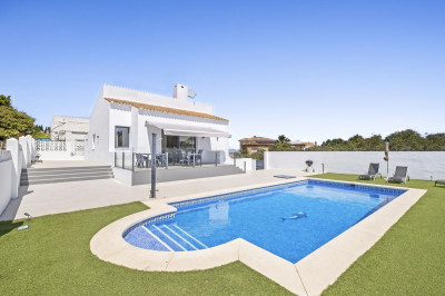 5 Bedroom Detached Villa in El Faro - Image 2