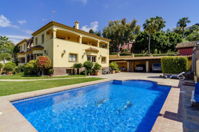 5 Bedroom Detached Villa in La Quinta - Image 1