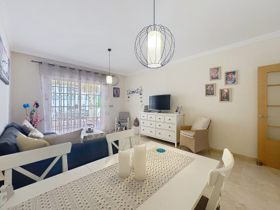 2 Bedroom Middle Floor Apartment in San Luis de Sabinillas - Image 4