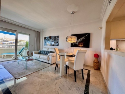2 Bedroom Middle Floor Apartment in Puerto Banús - Image 3