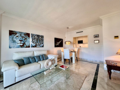 2 Bedroom Middle Floor Apartment in Puerto Banús - Image 5