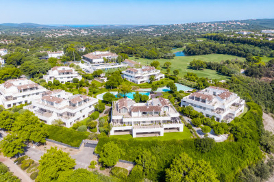 4 Bedroom Ground Floor Apartment in Sotogrande Alto - Image 2
