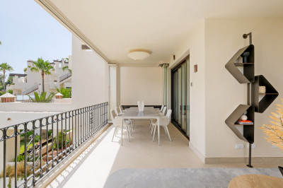 3 Bedroom Middle Floor Apartment in Estepona - Image 4