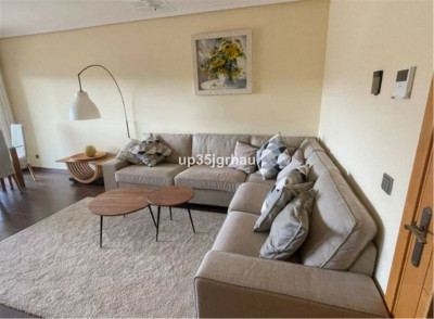 2 Bedroom Middle Floor Apartment in Selwo - Image 2