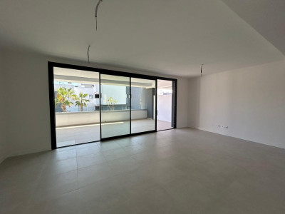 3 Bedroom Middle Floor Apartment in Selwo - Image 5