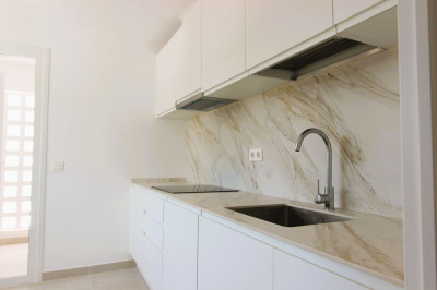 3 Bedroom Middle Floor Apartment in La Cala de Mijas - Image 2
