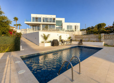 3 Bedroom Detached Villa in Estepona - Image 2