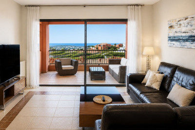 3 Bedroom Middle Floor Apartment in Los Flamingos - Image 2