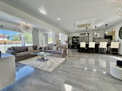 4 Bedroom Detached Villa in Cabopino - Image 3