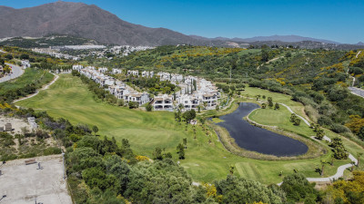 4 Bedroom Semi-Detached House in Estepona - Image 2