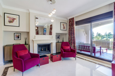 4 Bedroom Semi-Detached House in Estepona - Image 3